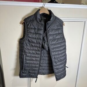 Amazon Essentials Men's Puffer Vest Charcoal Gray Size S Lightweight Insulated‎
